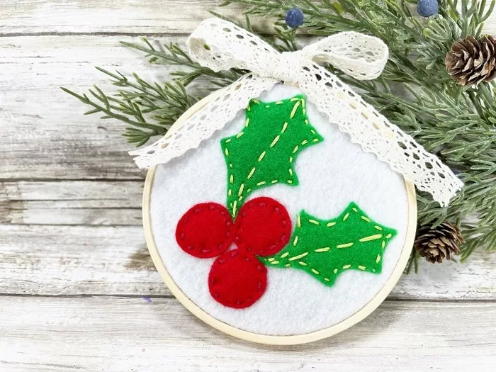 Easy Felt Christmas Ornaments - Kippi at Home