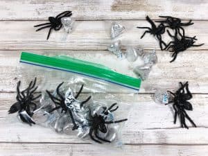 Bugs &amp; Kisses Halloween Treat Topper + Free Printable