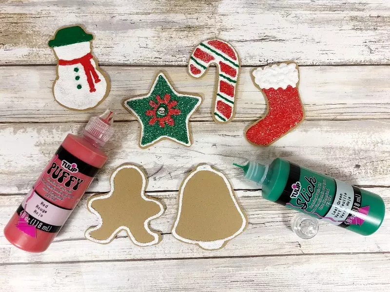 Outline cookies with white and fill in with colors #creativelybeth #dollartreecrafts #christmascookies #kidscrafts