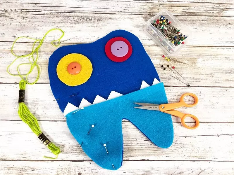 Stack all three layers of felt, secure with pins and blanket stitch around edges with contrasting embroidery floss Creatively Beth #creativelybeth #toothfairy #fairfieldworld #80daysofpolyfil #polyfil #felt #monster #craft